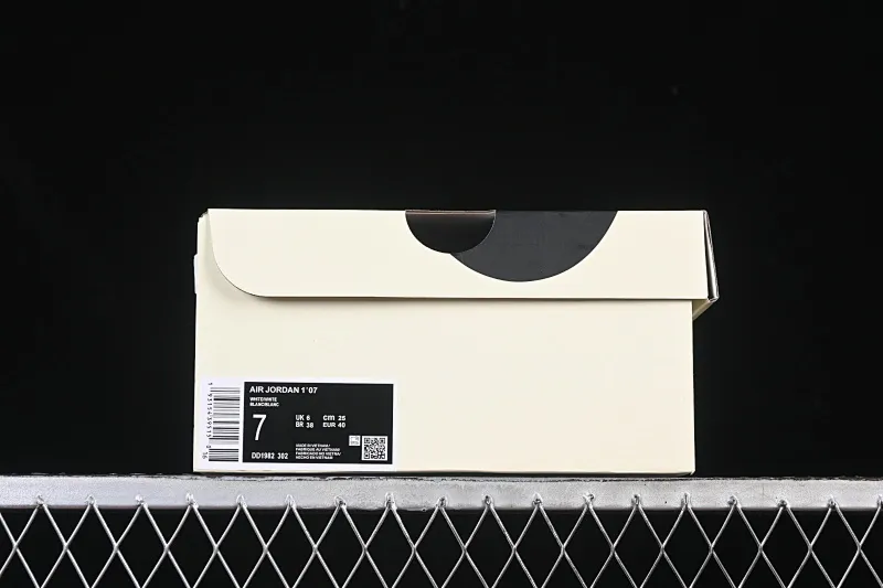 All categories Nk Air Force 1 Air Force series Nk Air Force 1 Low Air Force low-top Nike Air Force 1'07 Low LV co-branded beige and brown stitching Air Force 1 low-top casual sneakers DD1982-302